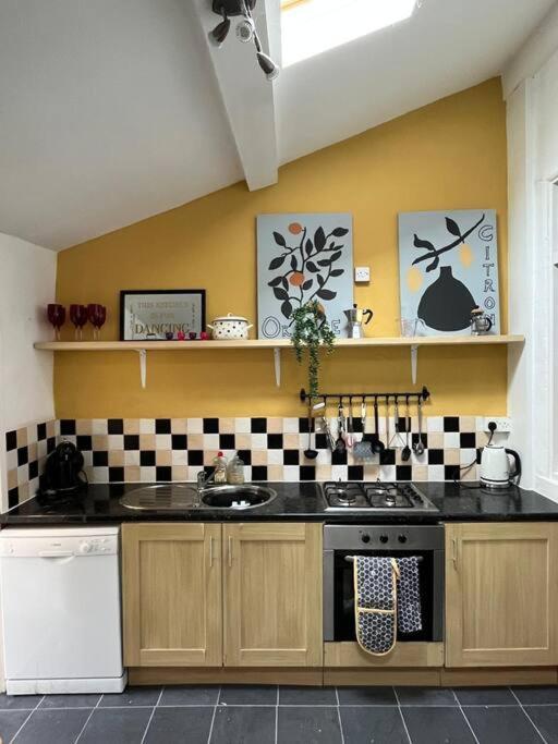 Just The Splott! Sleeps 6, 8 Mins To Stadium. Cardiff Buitenkant foto